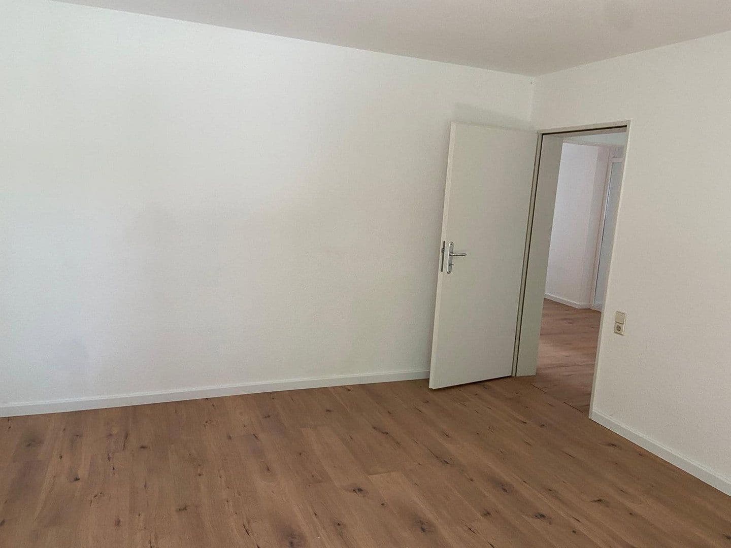 Prenájom bytu 3-izbový 100 m², Hockenheim, Bádensko-Wurttembersko Prenájom bytu 3-izbový 100 m², Hockenheim, Bádensko-Wurttembersko