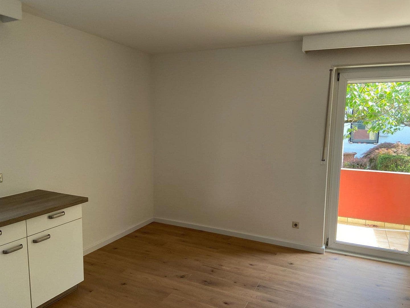Prenájom bytu 3-izbový 100 m², Hockenheim, Bádensko-Wurttembersko Prenájom bytu 3-izbový 100 m², Hockenheim, Bádensko-Wurttembersko