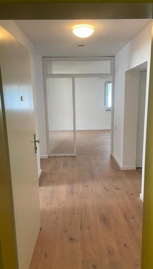 Prenájom bytu 3-izbový 100 m², Hockenheim, Bádensko-Wurttembersko Prenájom bytu 3-izbový 100 m², Hockenheim, Bádensko-Wurttembersko
