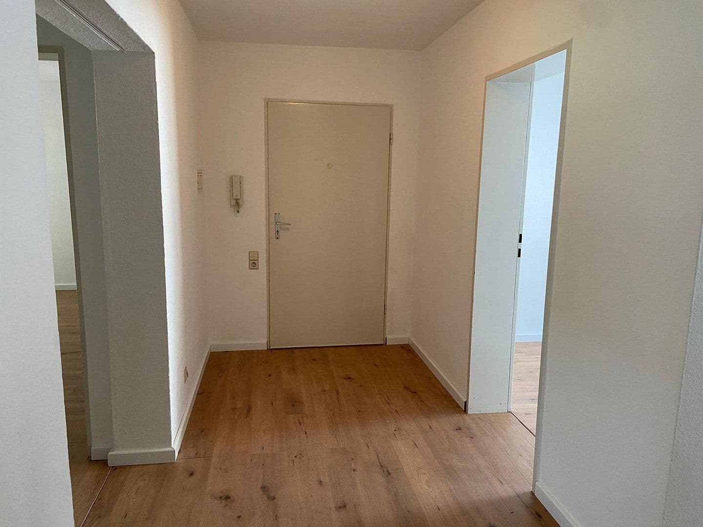 Prenájom bytu 3-izbový 100 m², Hockenheim, Bádensko-Wurttembersko Prenájom bytu 3-izbový 100 m², Hockenheim, Bádensko-Wurttembersko