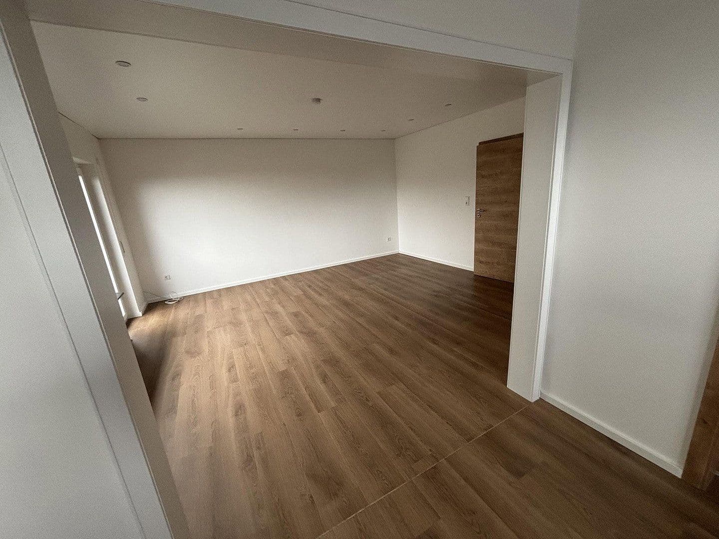 Prenájom bytu 3-izbový 120 m², Neustadt (Wied), Porýnie-Falcko Prenájom bytu 3-izbový 120 m², Neustadt (Wied), Porýnie-Falcko