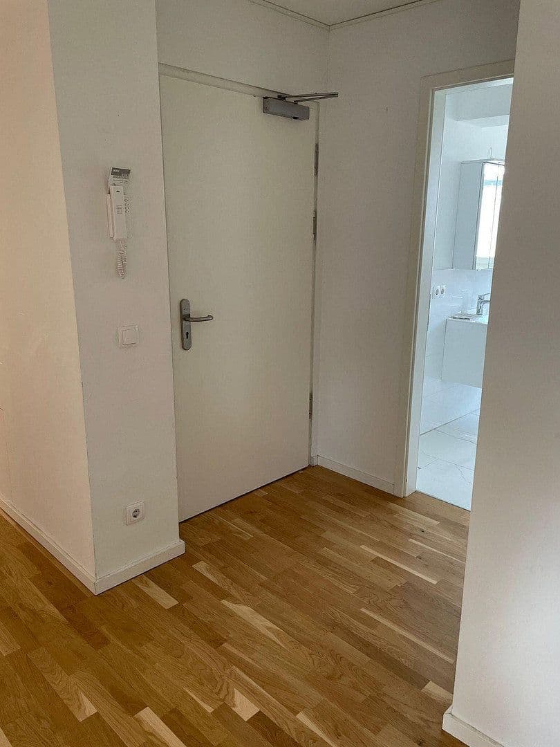 Prenájom bytu 5-izbový 130 m², Berlin, Berlín Prenájom bytu 5-izbový 130 m², Berlin, Berlín