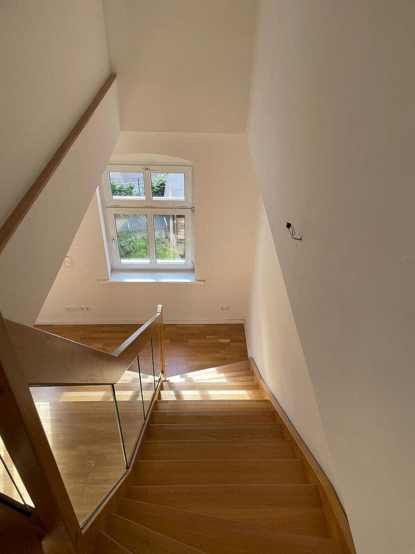 Prenájom bytu 5-izbový 130 m², Berlin, Berlín Prenájom bytu 5-izbový 130 m², Berlin, Berlín
