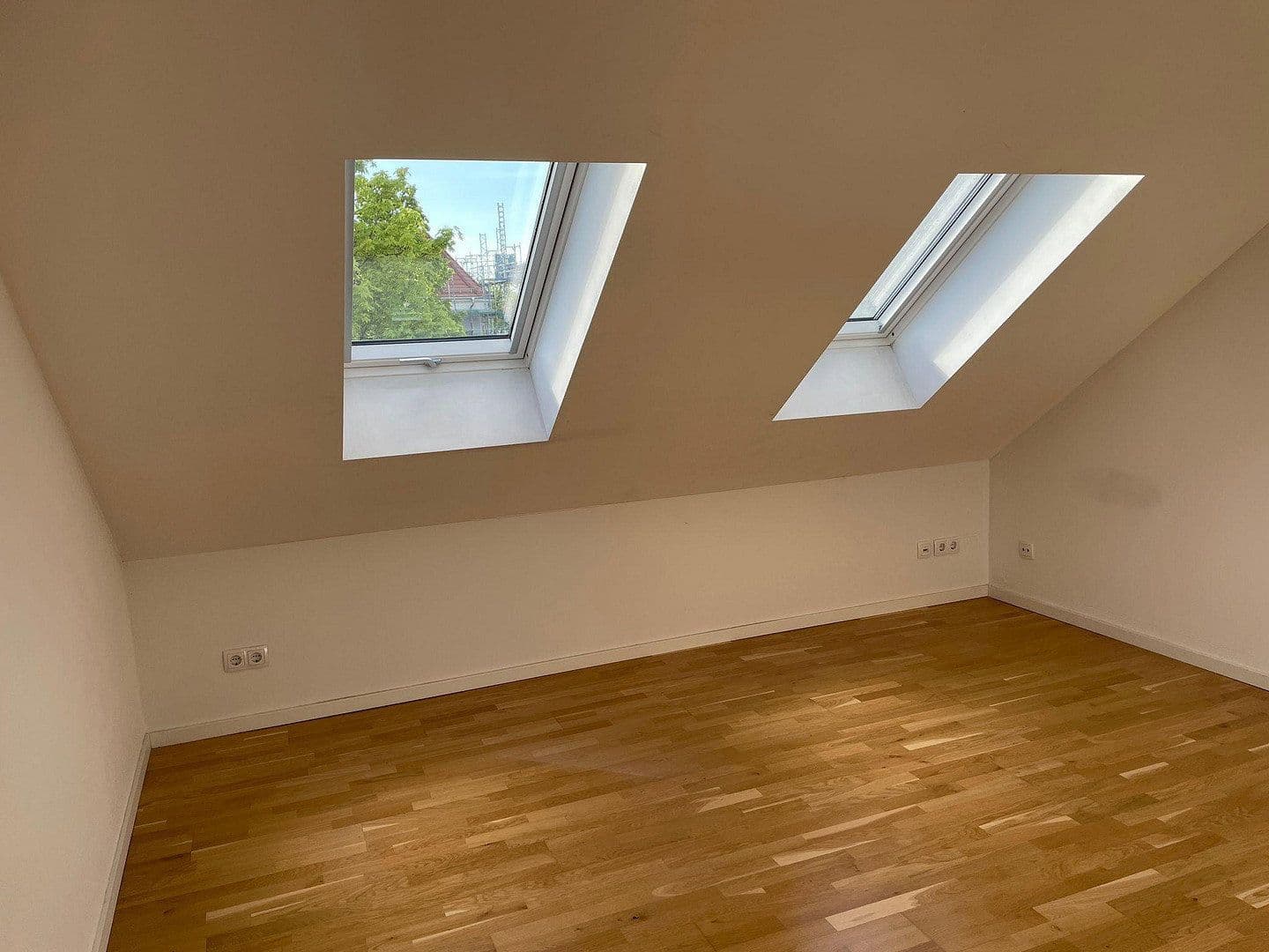 Prenájom bytu 5-izbový 130 m², Berlin, Berlín Prenájom bytu 5-izbový 130 m², Berlin, Berlín