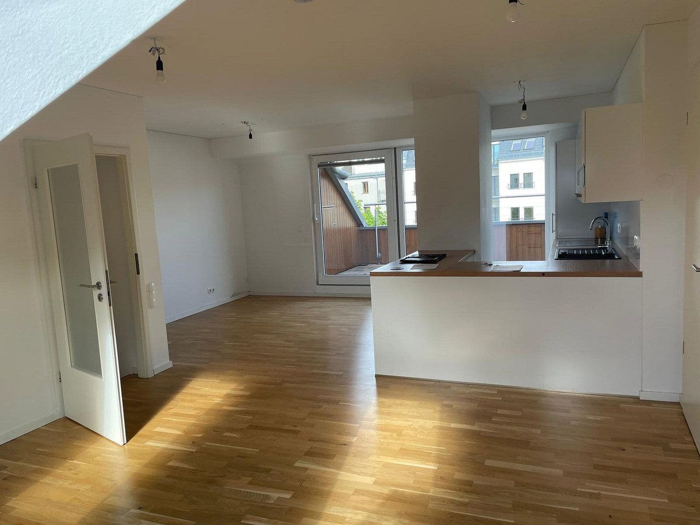 Prenájom bytu 5-izbový 130 m², Berlin, Berlín Prenájom bytu 5-izbový 130 m², Berlin, Berlín