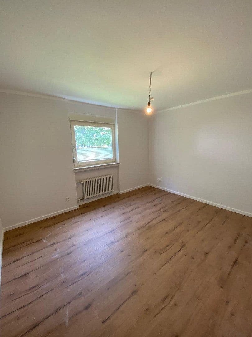 Prenájom bytu 4-izbový 98 m², Saarstraße 2, Lahr/Schwarzwald, Bádensko-Wurttembersko Prenájom bytu 4-izbový 98 m², Saarstraße 2, Lahr/Schwarzwald, Bádensko-Wurttembersko