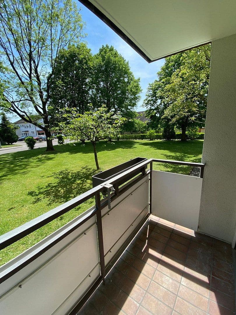 Prenájom bytu 4-izbový 98 m², Saarstraße 2, Lahr/Schwarzwald, Bádensko-Wurttembersko Prenájom bytu 4-izbový 98 m², Saarstraße 2, Lahr/Schwarzwald, Bádensko-Wurttembersko