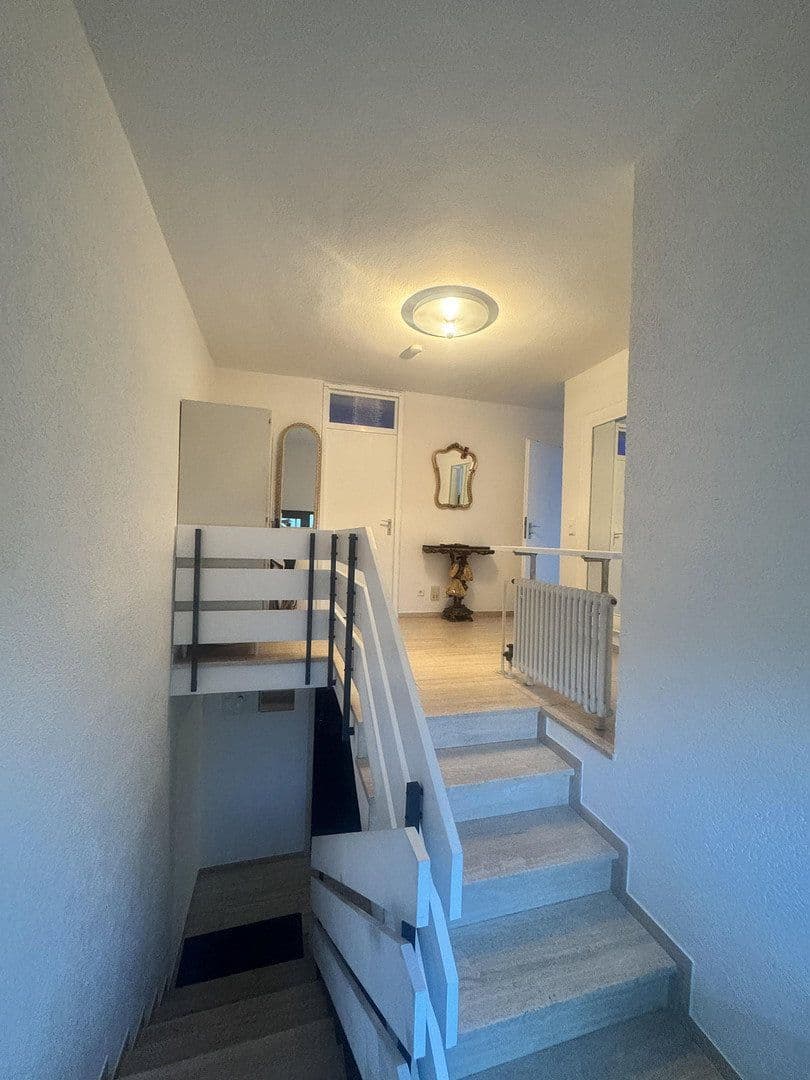 Predaj domu 154 m², pozemek 254 m², Walther-Rathnau-Straße 31, Pforzheim, Bádensko-Wurttembersko Predaj domu 154 m², pozemek 254 m², Walther-Rathnau-Straße 31, Pforzheim, Bádensko-Wurttembersko