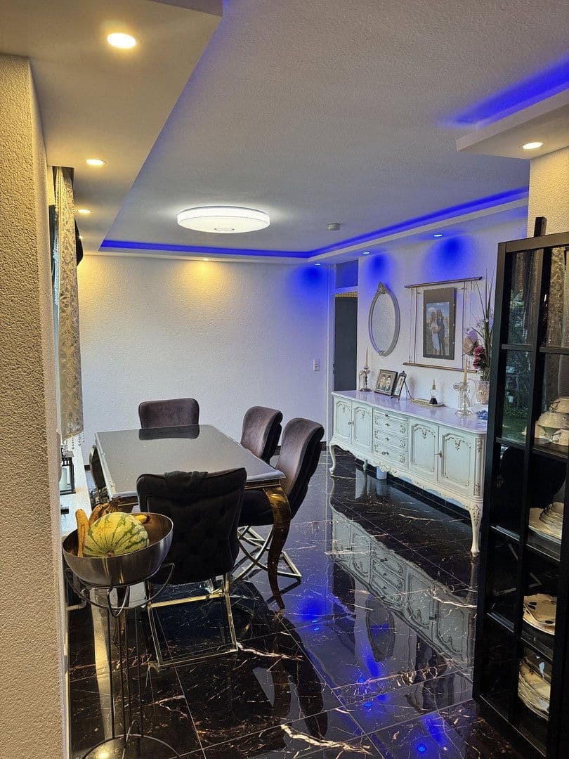 Predaj domu 154 m², pozemek 254 m², Walther-Rathnau-Straße 31, Pforzheim, Bádensko-Wurttembersko Predaj domu 154 m², pozemek 254 m², Walther-Rathnau-Straße 31, Pforzheim, Bádensko-Wurttembersko