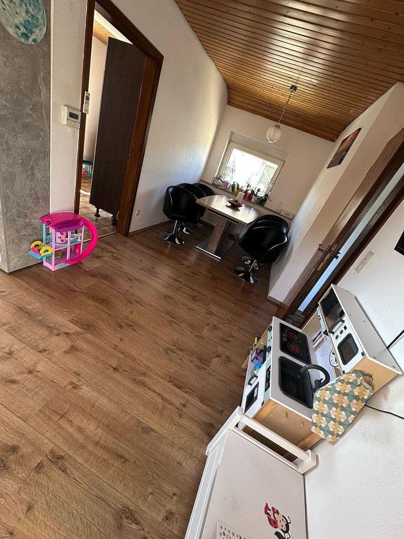 Prenájom bytu 3-izbový 65 m², Schwäbisch Gmünd, Bádensko-Wurttembersko Prenájom bytu 3-izbový 65 m², Schwäbisch Gmünd, Bádensko-Wurttembersko