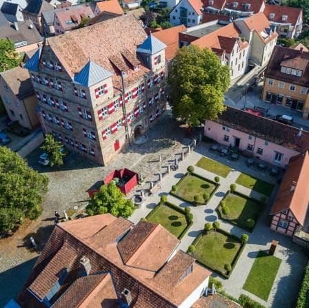Predaj domu 835 m², pozemek 855 m², Hauptstraße 70, Feucht, Bavorsko Predaj domu 835 m², pozemek 855 m², Hauptstraße 70, Feucht, Bavorsko