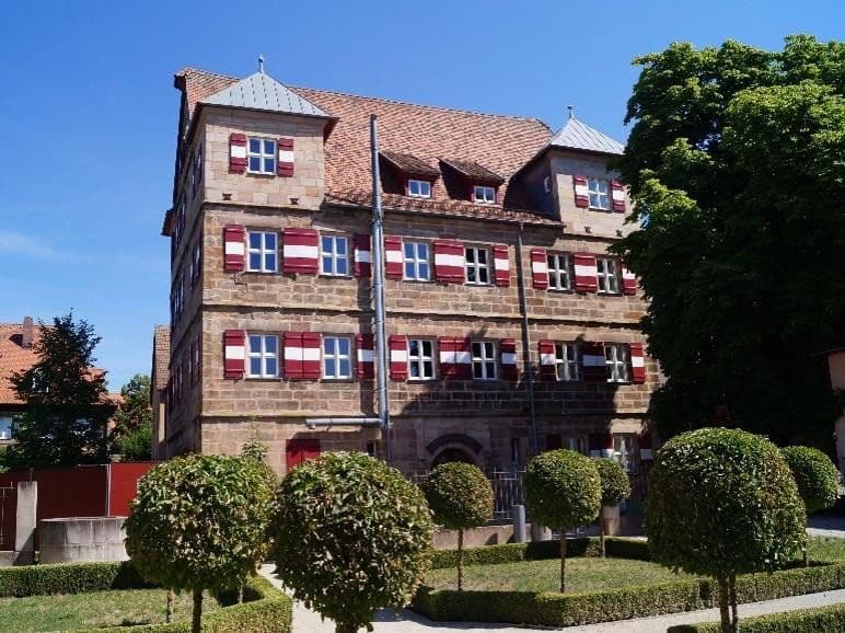 Predaj domu 835 m², pozemek 855 m², Hauptstraße 70, Feucht, Bavorsko Predaj domu 835 m², pozemek 855 m², Hauptstraße 70, Feucht, Bavorsko