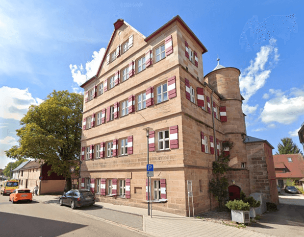 Predaj domu 835 m², pozemek 855 m², Hauptstraße 70, Feucht, Bavorsko Predaj domu 835 m², pozemek 855 m², Hauptstraße 70, Feucht, Bavorsko