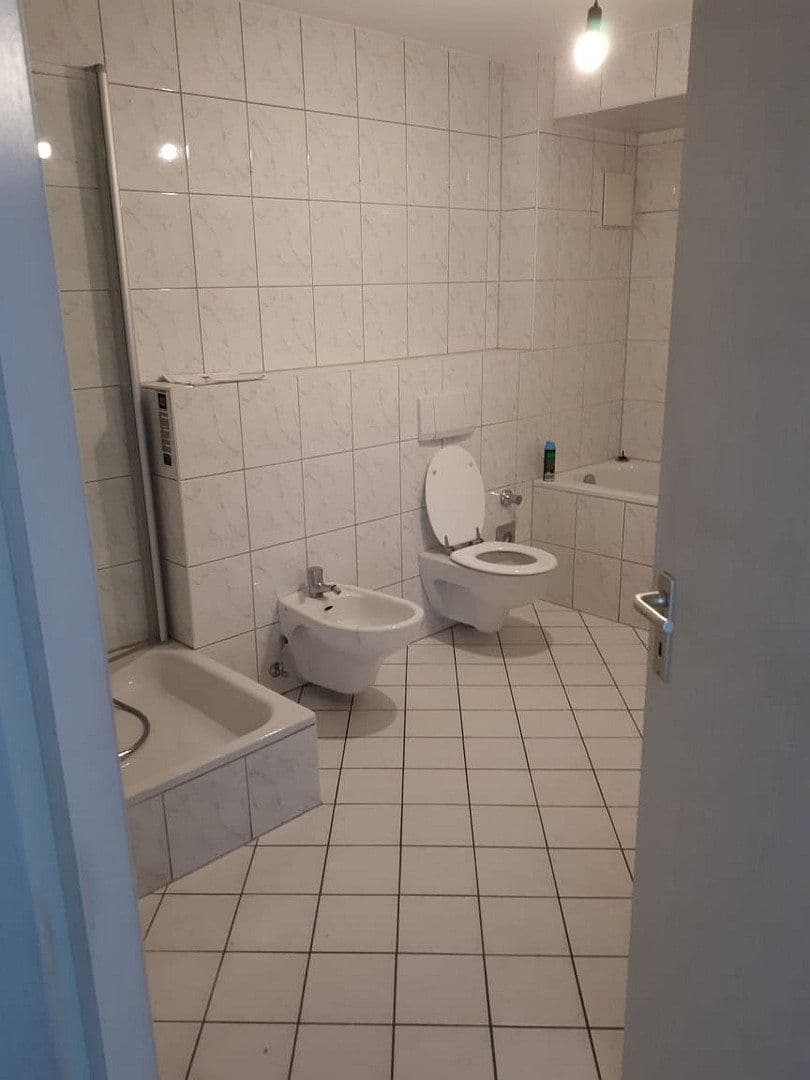 Prenájom bytu 3-izbový 102 m², Hattingerstr. 574, Bochum, Severné Porýnie - Westfálsko Prenájom bytu 3-izbový 102 m², Hattingerstr. 574, Bochum, Severné Porýnie - Westfálsko
