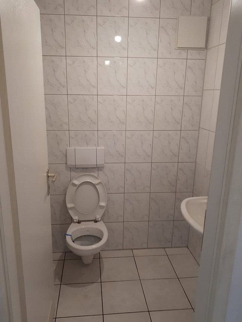 Prenájom bytu 3-izbový 102 m², Hattingerstr. 574, Bochum, Severné Porýnie - Westfálsko Prenájom bytu 3-izbový 102 m², Hattingerstr. 574, Bochum, Severné Porýnie - Westfálsko