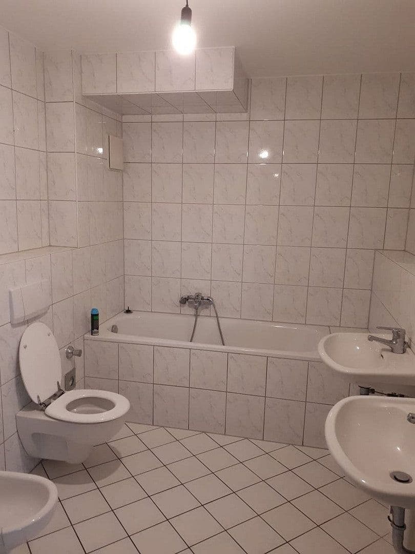 Prenájom bytu 3-izbový 102 m², Hattingerstr. 574, Bochum, Severné Porýnie - Westfálsko Prenájom bytu 3-izbový 102 m², Hattingerstr. 574, Bochum, Severné Porýnie - Westfálsko