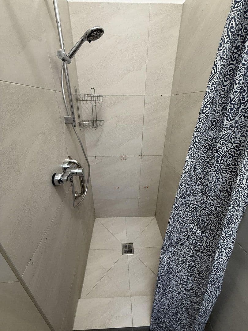 Prenájom bytu 1-izbový 40 m², Krefelder Str. 97, Köln, Severné Porýnie - Westfálsko Prenájom bytu 1-izbový 40 m², Krefelder Str. 97, Köln, Severné Porýnie - Westfálsko