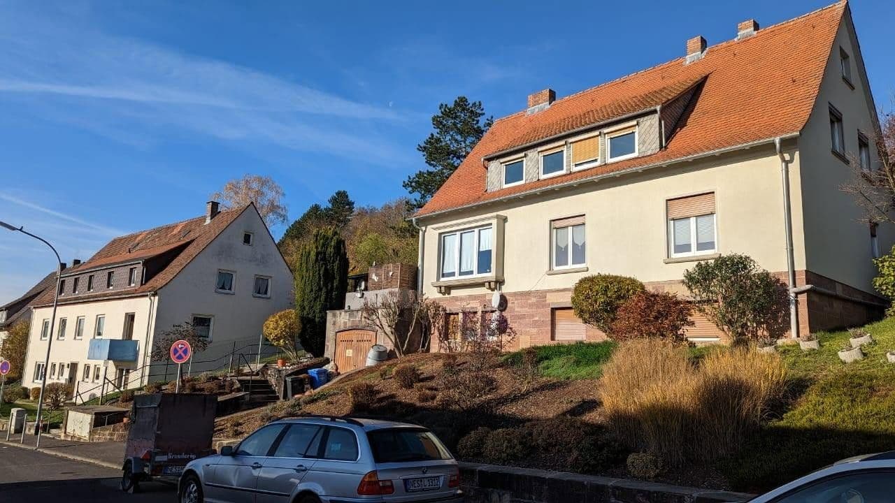 Predaj domu 223 m², pozemek 1.074 m², Bad Neustadt an der Saale, Bavorsko Predaj domu 223 m², pozemek 1.074 m², Bad Neustadt an der Saale, Bavorsko