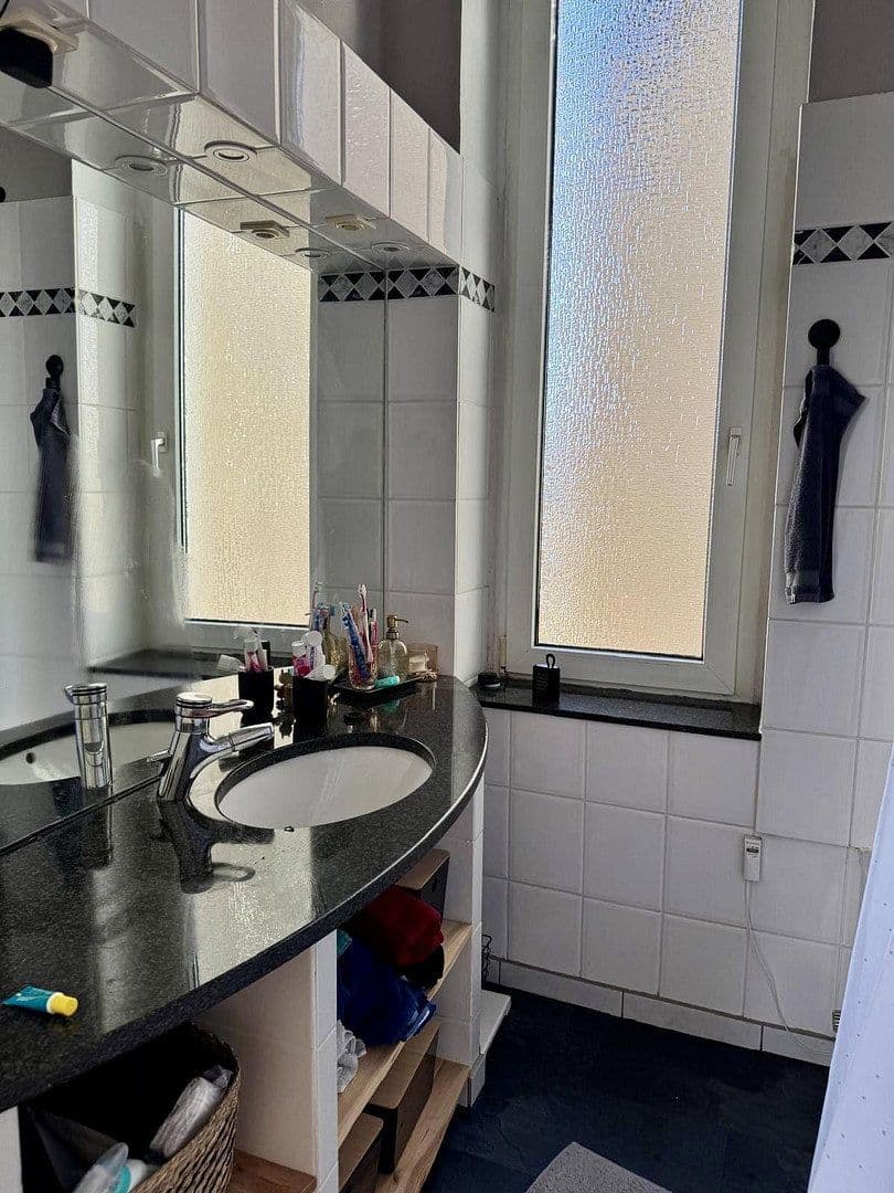 Prenájom bytu 4-izbový 100 m², Stieglitzstr., Wuppertal, Severné Porýnie - Westfálsko Prenájom bytu 4-izbový 100 m², Stieglitzstr., Wuppertal, Severné Porýnie - Westfálsko