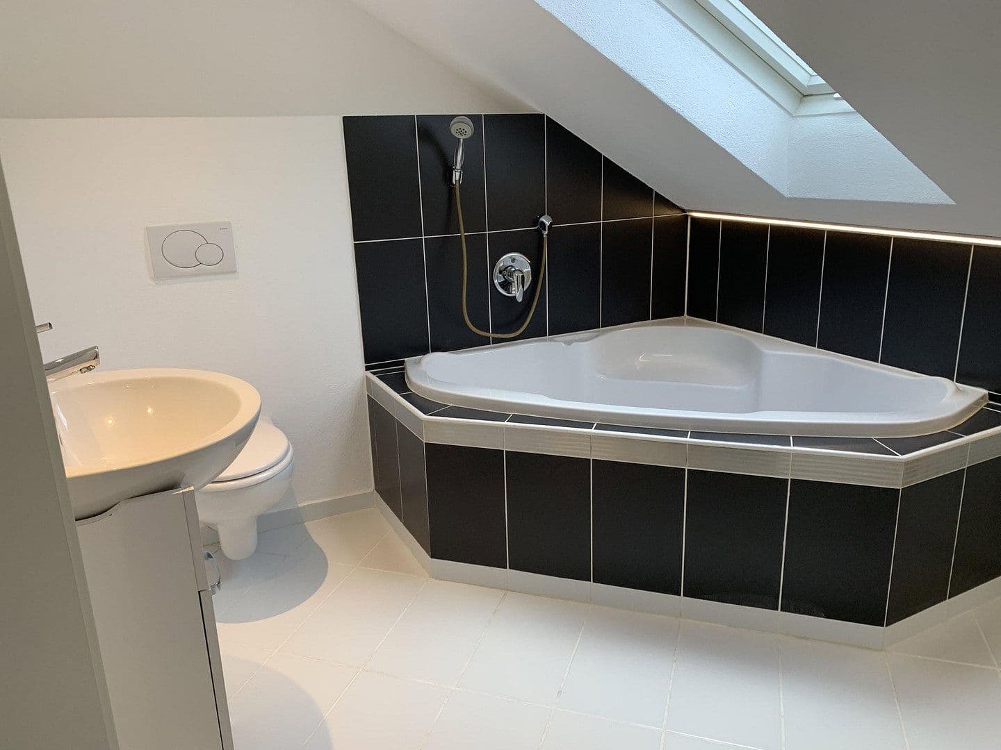 Prenájom bytu 1-izbový 50 m², Schwanfeld, Bavorsko Prenájom bytu 1-izbový 50 m², Schwanfeld, Bavorsko