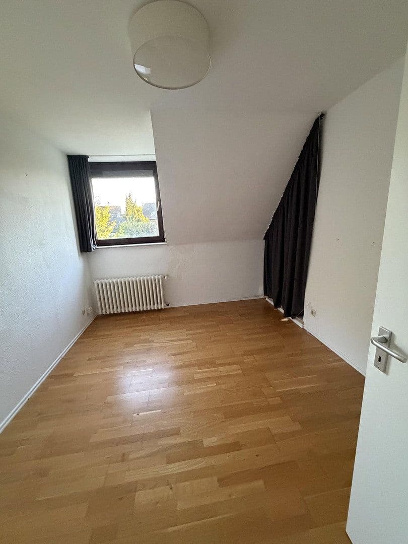 Predaj domu 337 m², pozemek 782 m², An der Lilie 33, Ratingen, Severné Porýnie - Westfálsko Predaj domu 337 m², pozemek 782 m², An der Lilie 33, Ratingen, Severné Porýnie - Westfálsko