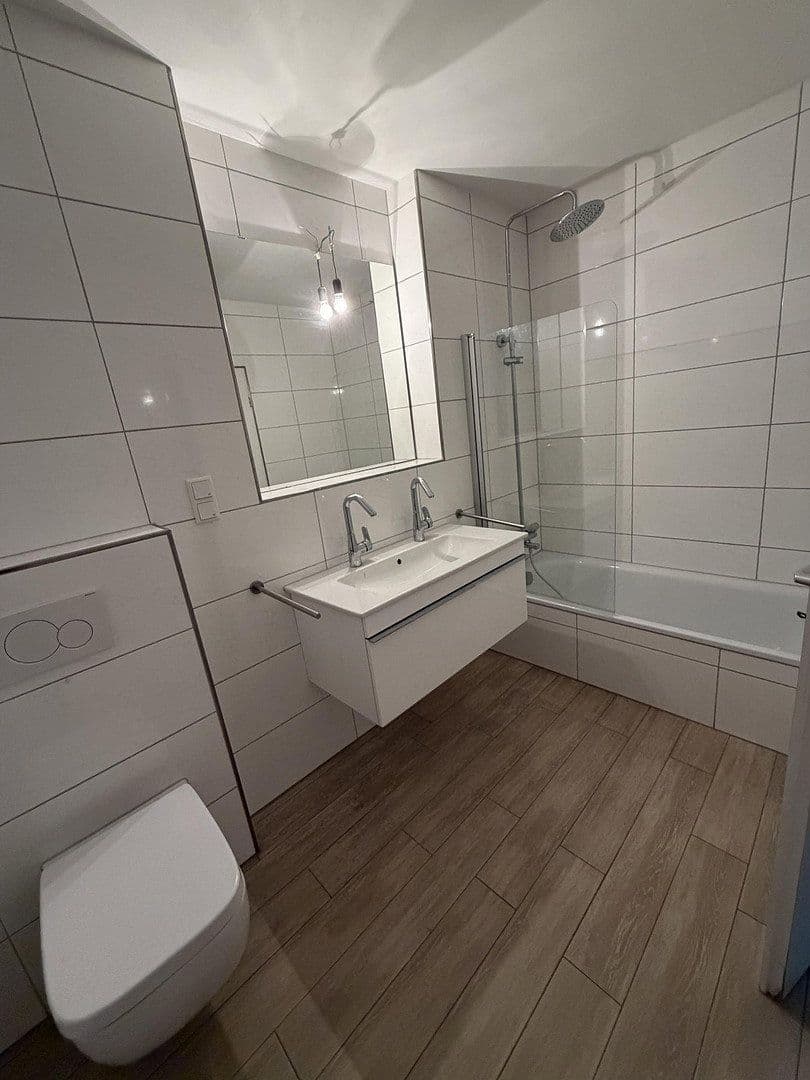 Predaj domu 337 m², pozemek 782 m², An der Lilie 33, Ratingen, Severné Porýnie - Westfálsko Predaj domu 337 m², pozemek 782 m², An der Lilie 33, Ratingen, Severné Porýnie - Westfálsko