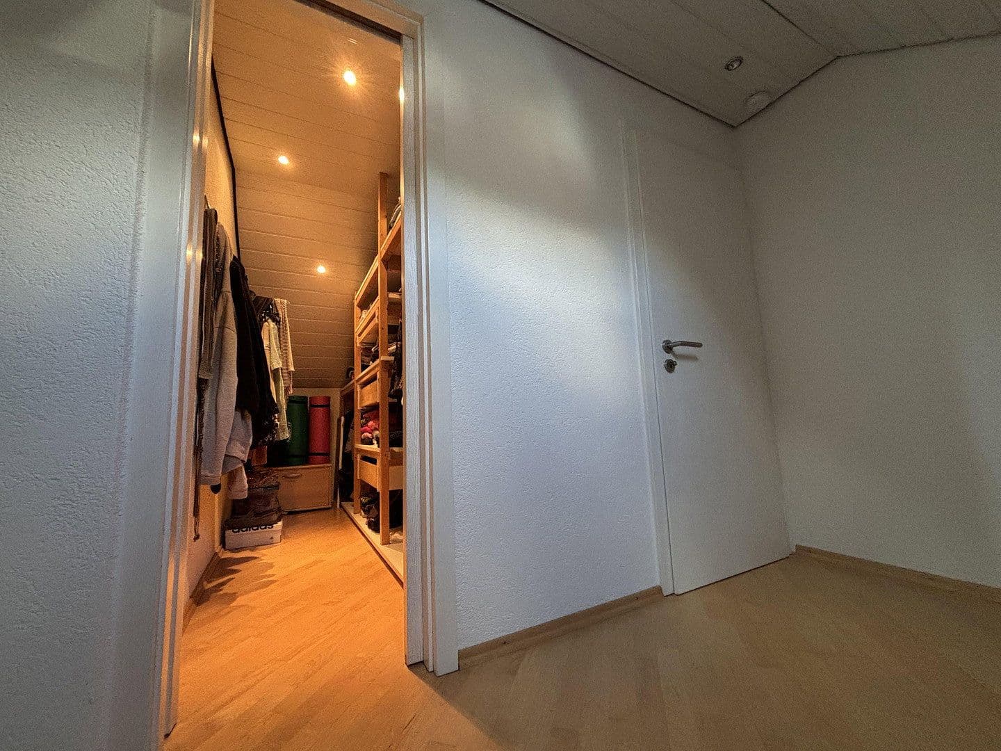 Predaj domu 119 m², pozemek 194 m², Leinfelden-Echterdingen, Bádensko-Wurttembersko Predaj domu 119 m², pozemek 194 m², Leinfelden-Echterdingen, Bádensko-Wurttembersko