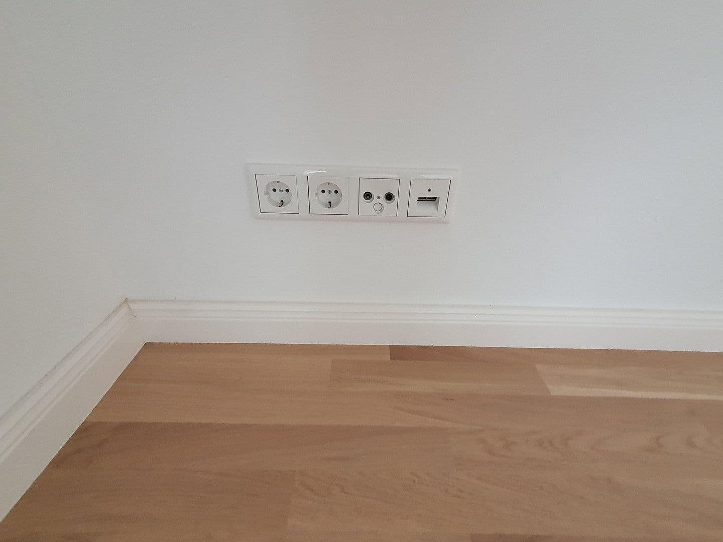 Prenájom bytu 3-izbový 82 m², Angerstraße 1, Hannover, Dolné Sasko Prenájom bytu 3-izbový 82 m², Angerstraße 1, Hannover, Dolné Sasko