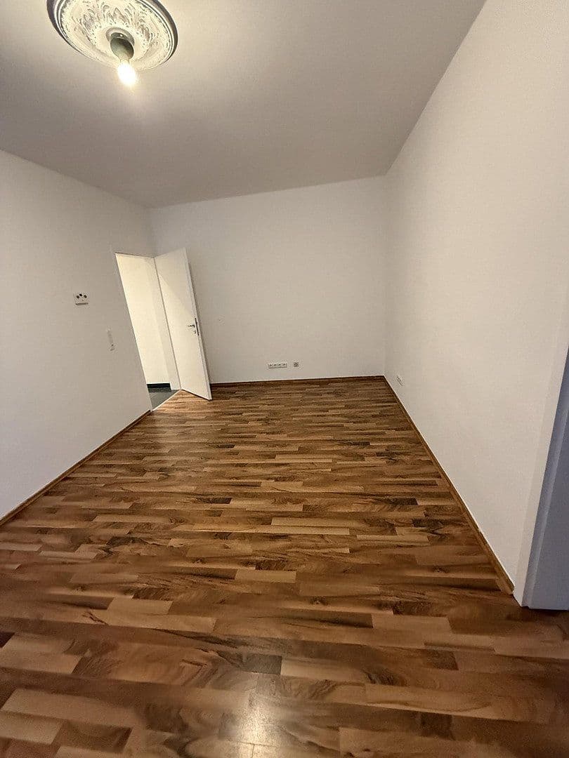 Prenájom domu 59 m², pozemek 800 m², Wiesbaden, Hesensko Prenájom domu 59 m², pozemek 800 m², Wiesbaden, Hesensko