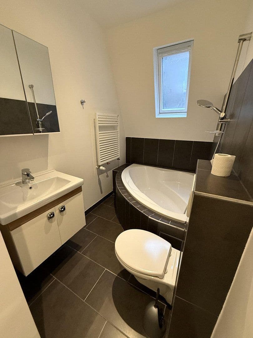 Prenájom domu 59 m², pozemek 800 m², Wiesbaden, Hesensko Prenájom domu 59 m², pozemek 800 m², Wiesbaden, Hesensko