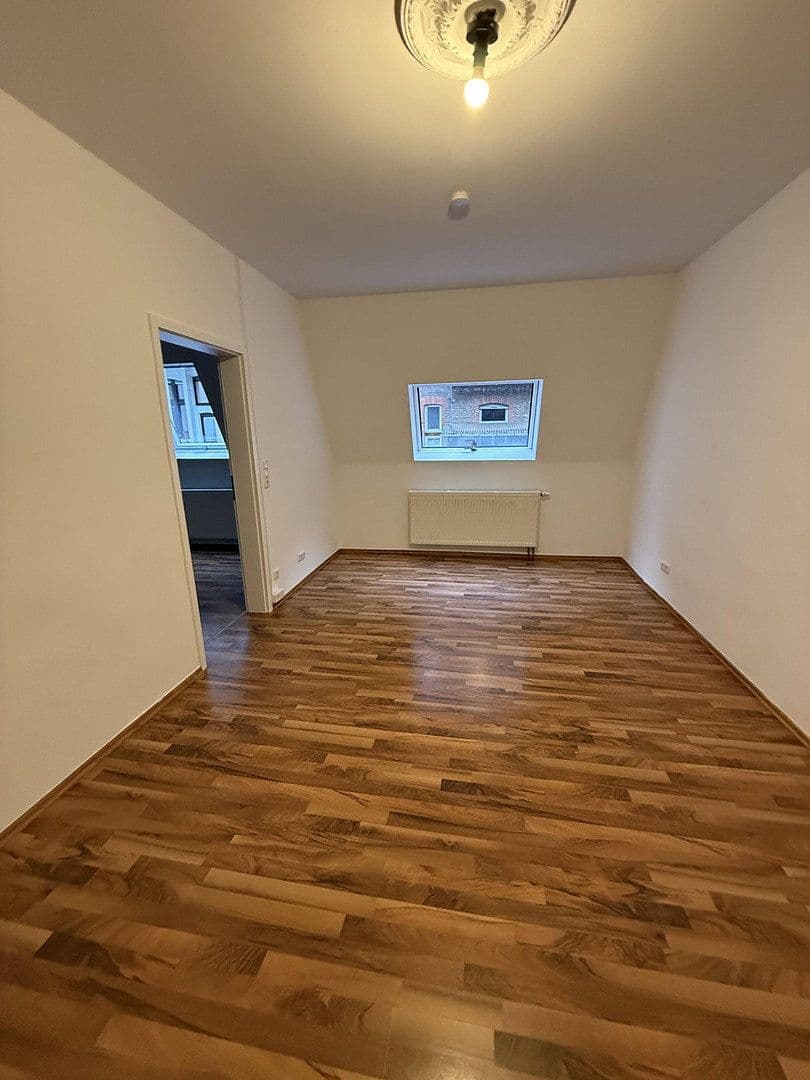 Prenájom domu 59 m², pozemek 800 m², Wiesbaden, Hesensko Prenájom domu 59 m², pozemek 800 m², Wiesbaden, Hesensko