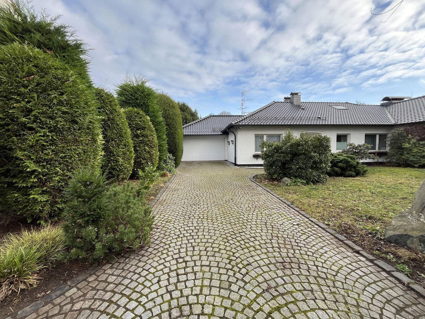 Predaj domu 220 m², pozemek 1.463 m², Königgrätzerstr. 12, Solingen, Severné Porýnie - Westfálsko Predaj domu 220 m², pozemek 1.463 m², Königgrätzerstr. 12, Solingen, Severné Porýnie - Westfálsko