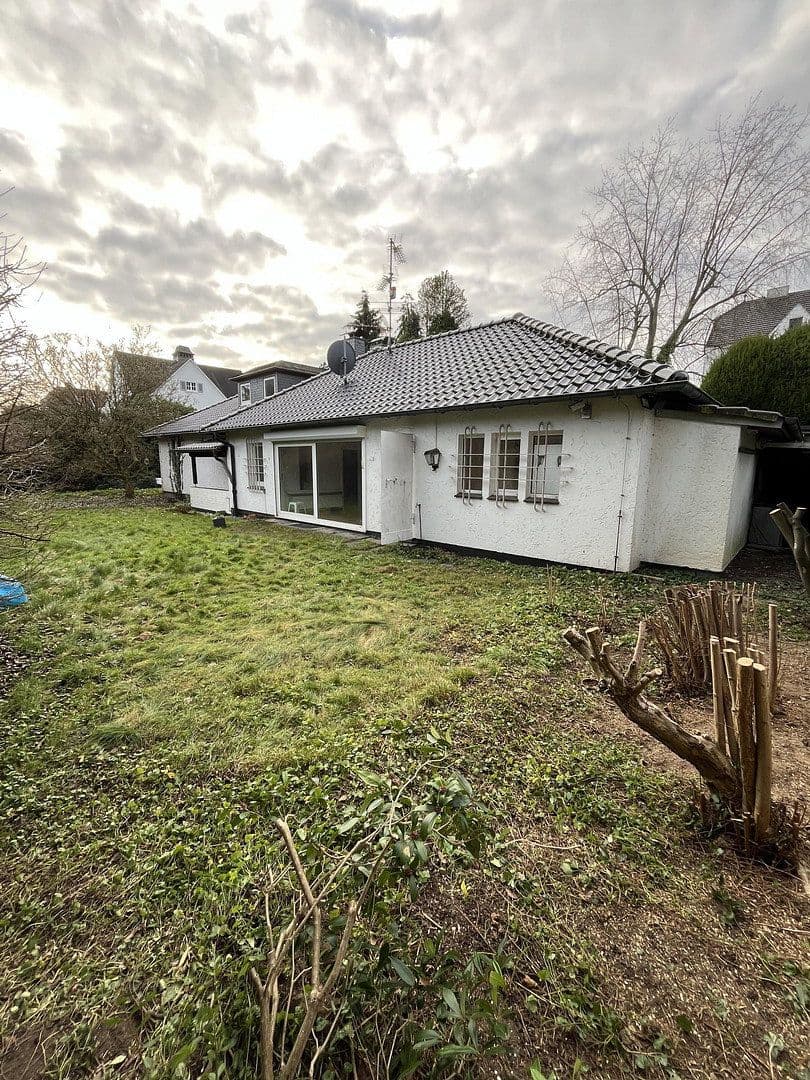 Predaj domu 220 m², pozemek 1.463 m², Königgrätzerstr. 12, Solingen, Severné Porýnie - Westfálsko Predaj domu 220 m², pozemek 1.463 m², Königgrätzerstr. 12, Solingen, Severné Porýnie - Westfálsko