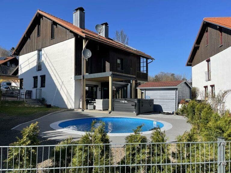 Predaj domu 210 m², pozemek 327 m², Winterbergerstr. 44, Freyung, Bavorsko Predaj domu 210 m², pozemek 327 m², Winterbergerstr. 44, Freyung, Bavorsko