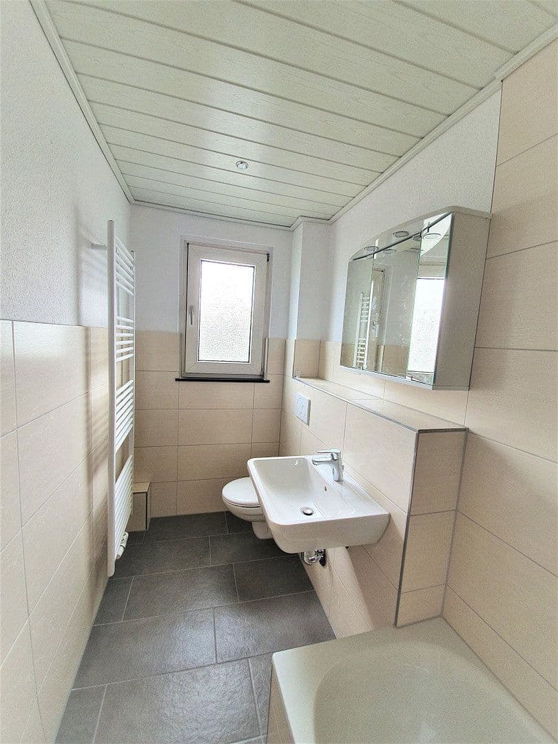 Prenájom bytu 4-izbový 98 m², Celle, Dolné Sasko Prenájom bytu 4-izbový 98 m², Celle, Dolné Sasko