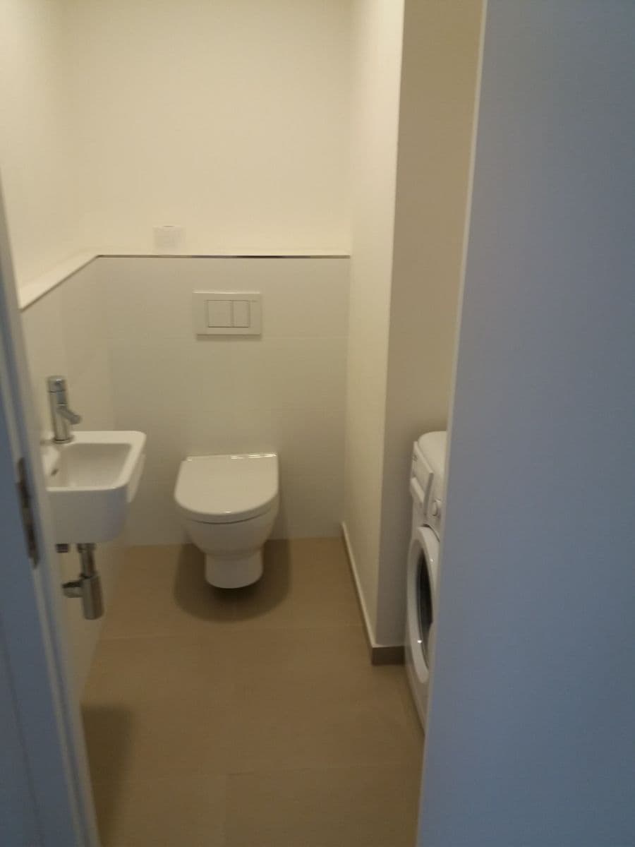 Prenájom bytu 4-izbový 72 m², Božetická, Praha, Praha Prenájom bytu 4-izbový 72 m², Božetická, Praha, Praha