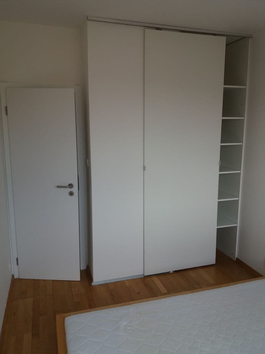 Prenájom bytu 4-izbový 72 m², Božetická, Praha, Praha Prenájom bytu 4-izbový 72 m², Božetická, Praha, Praha
