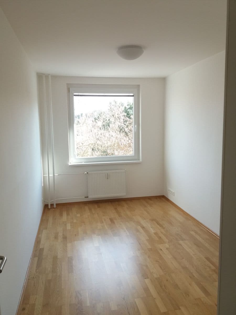 Prenájom bytu 4-izbový 72 m², Božetická, Praha, Praha Prenájom bytu 4-izbový 72 m², Božetická, Praha, Praha