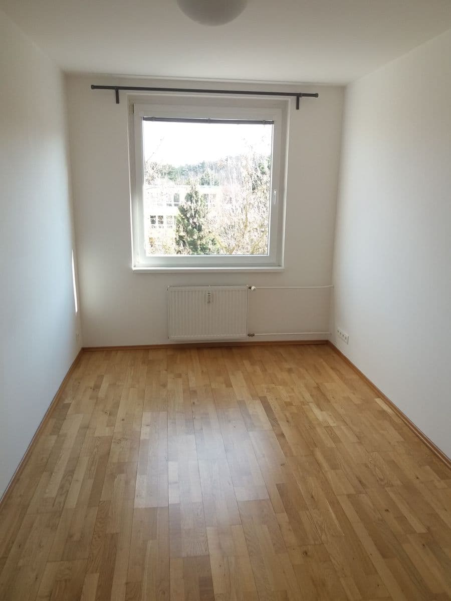 Prenájom bytu 4-izbový 72 m², Božetická, Praha, Praha Prenájom bytu 4-izbový 72 m², Božetická, Praha, Praha
