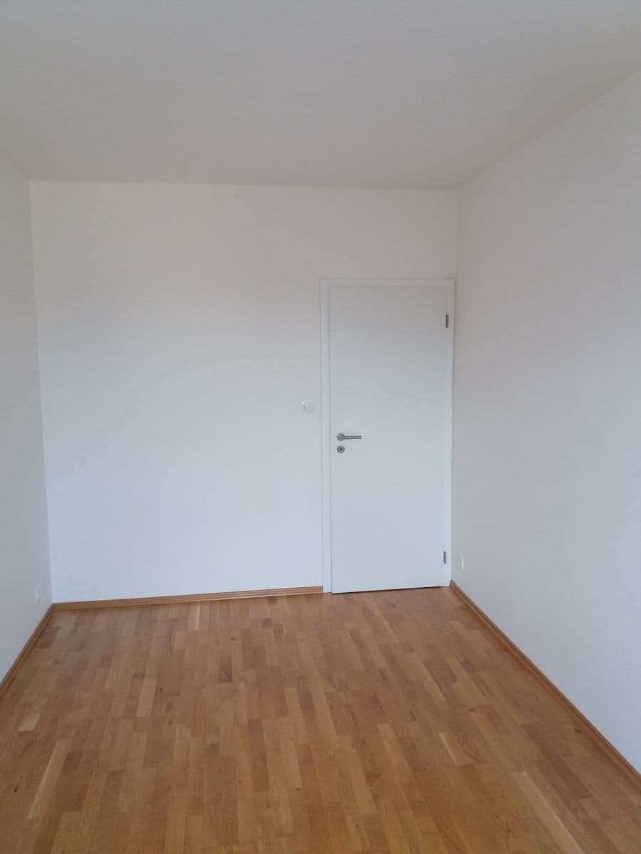 Prenájom bytu 4-izbový 72 m², Božetická, Praha, Praha Prenájom bytu 4-izbový 72 m², Božetická, Praha, Praha