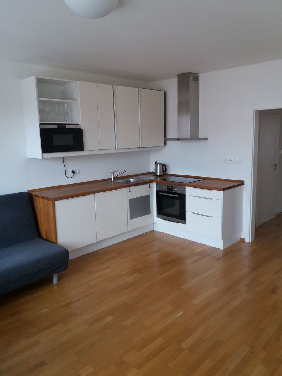 Prenájom bytu 4-izbový 72 m², Božetická, Praha, Praha Prenájom bytu 4-izbový 72 m², Božetická, Praha, Praha