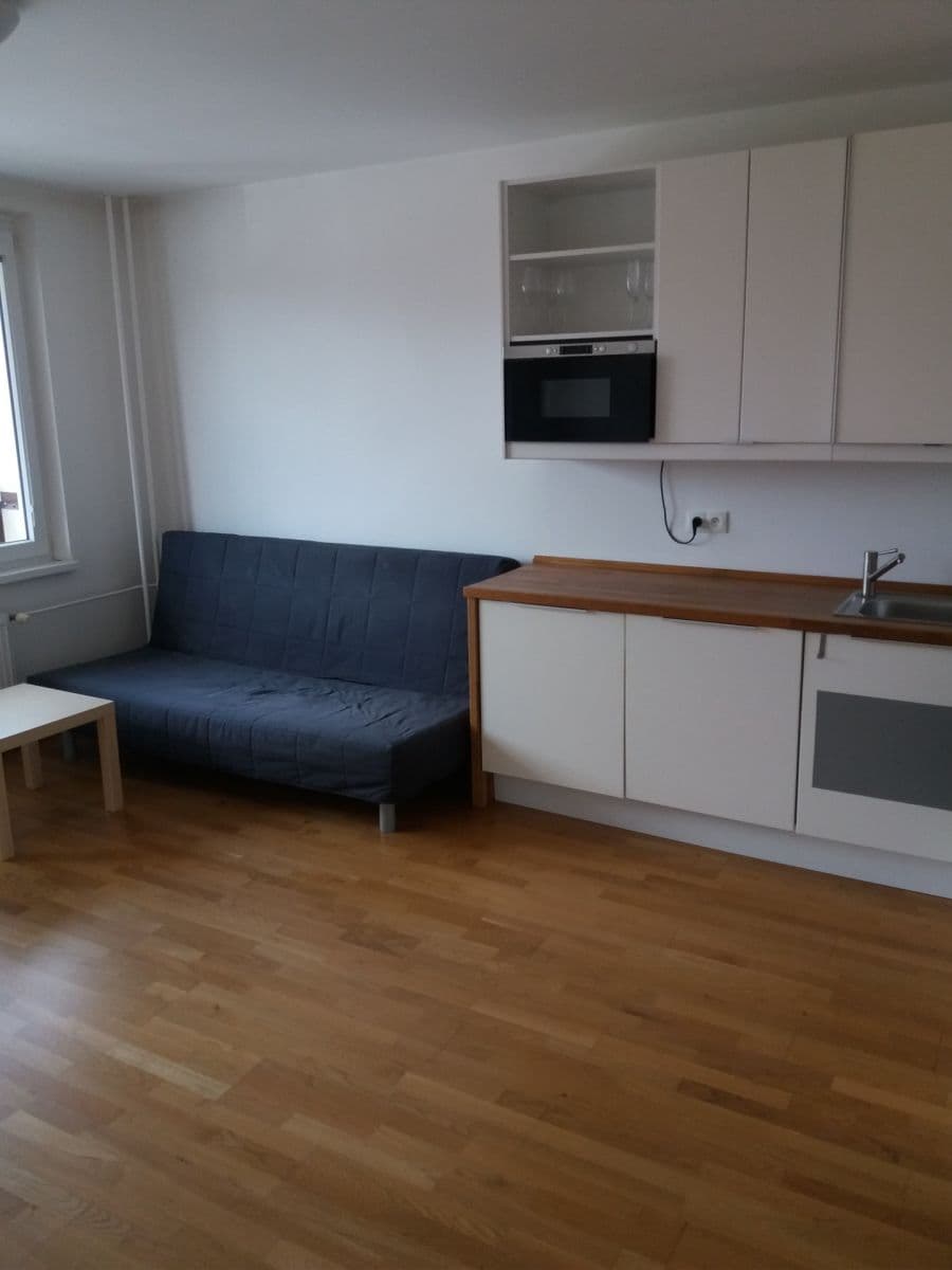 Prenájom bytu 4-izbový 72 m², Božetická, Praha, Praha Prenájom bytu 4-izbový 72 m², Božetická, Praha, Praha