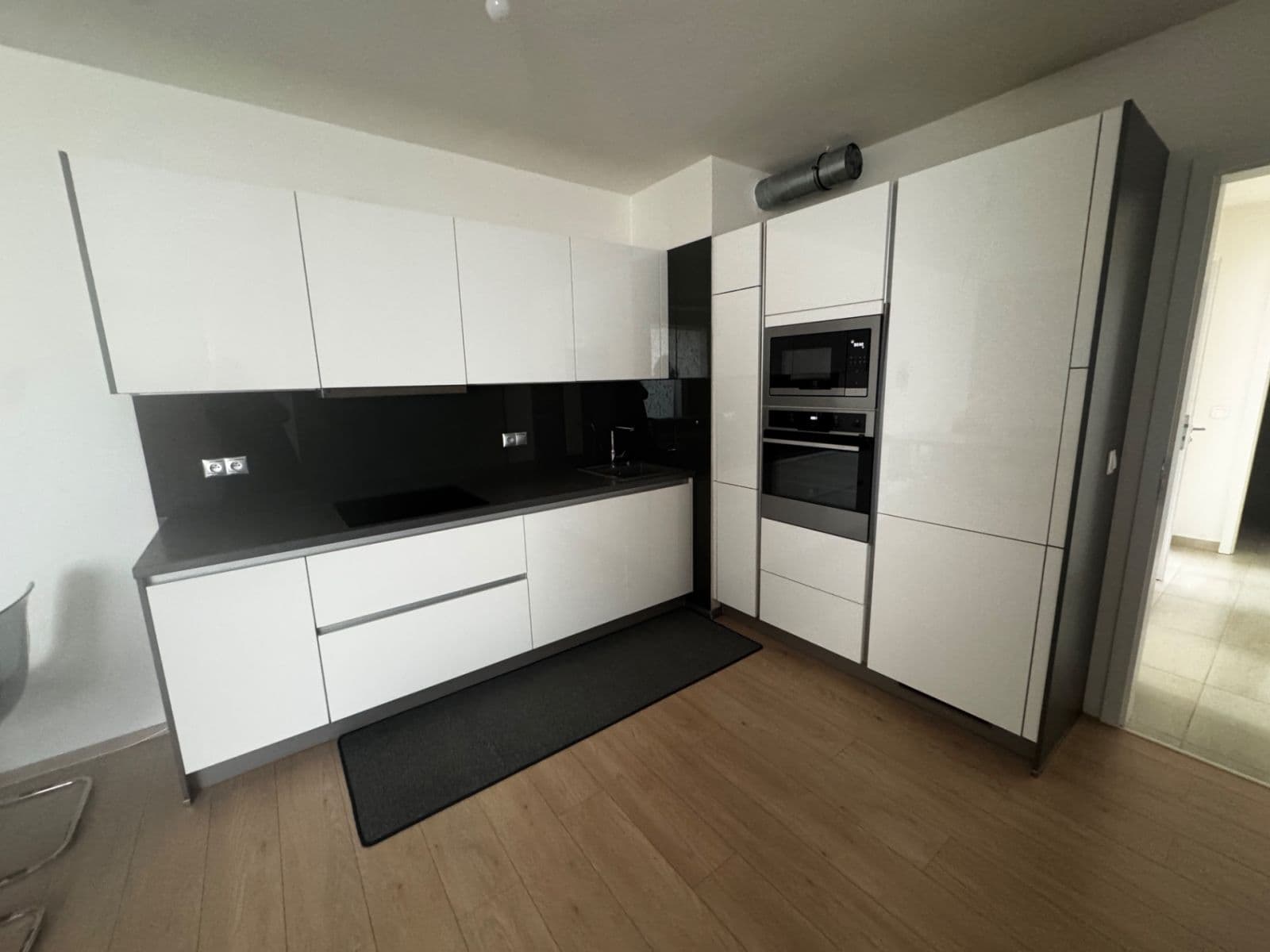 Prenájom bytu 3-izbový 77 m², Strnadových, Praha, Praha Prenájom bytu 3-izbový 77 m², Strnadových, Praha, Praha