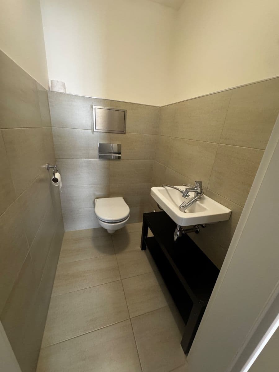 Prenájom bytu 3-izbový 77 m², Strnadových, Praha, Praha Prenájom bytu 3-izbový 77 m², Strnadových, Praha, Praha