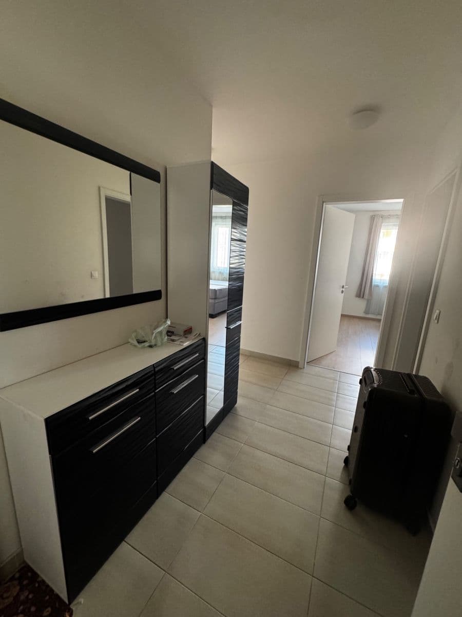 Prenájom bytu 3-izbový 77 m², Strnadových, Praha, Praha Prenájom bytu 3-izbový 77 m², Strnadových, Praha, Praha