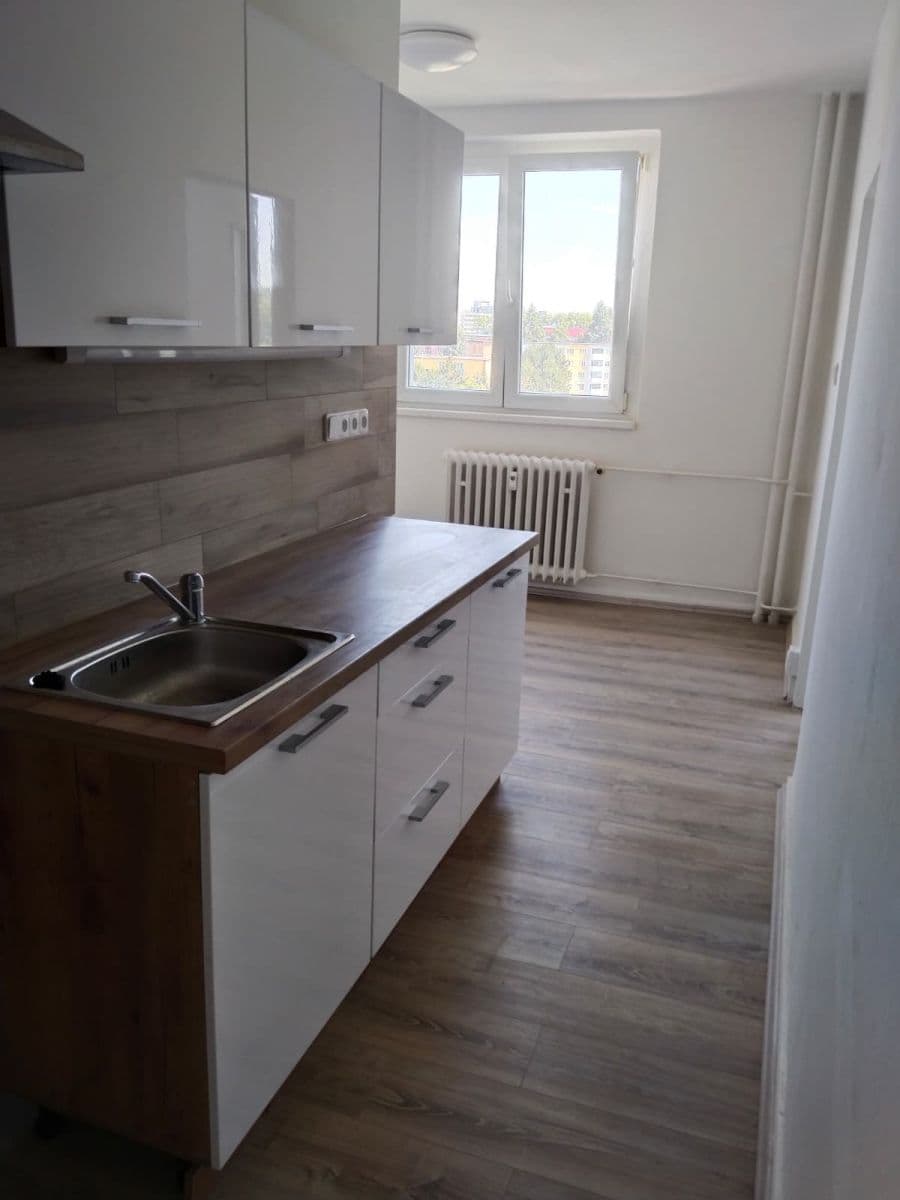 Prenájom bytu 3-izbový 65 m², Kmochova, Olomouc, Olomoucký kraj Prenájom bytu 3-izbový 65 m², Kmochova, Olomouc, Olomoucký kraj