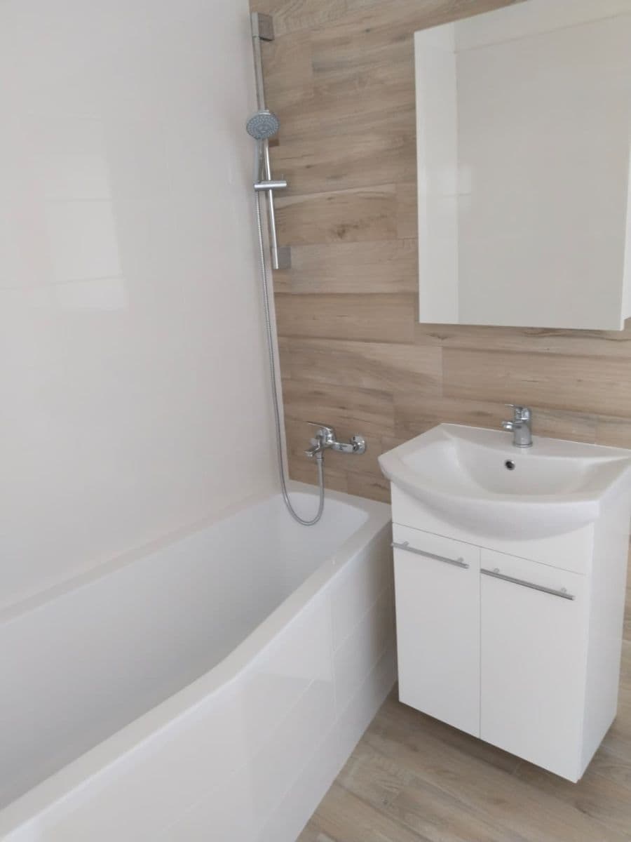 Prenájom bytu 3-izbový 65 m², Kmochova, Olomouc, Olomoucký kraj Prenájom bytu 3-izbový 65 m², Kmochova, Olomouc, Olomoucký kraj
