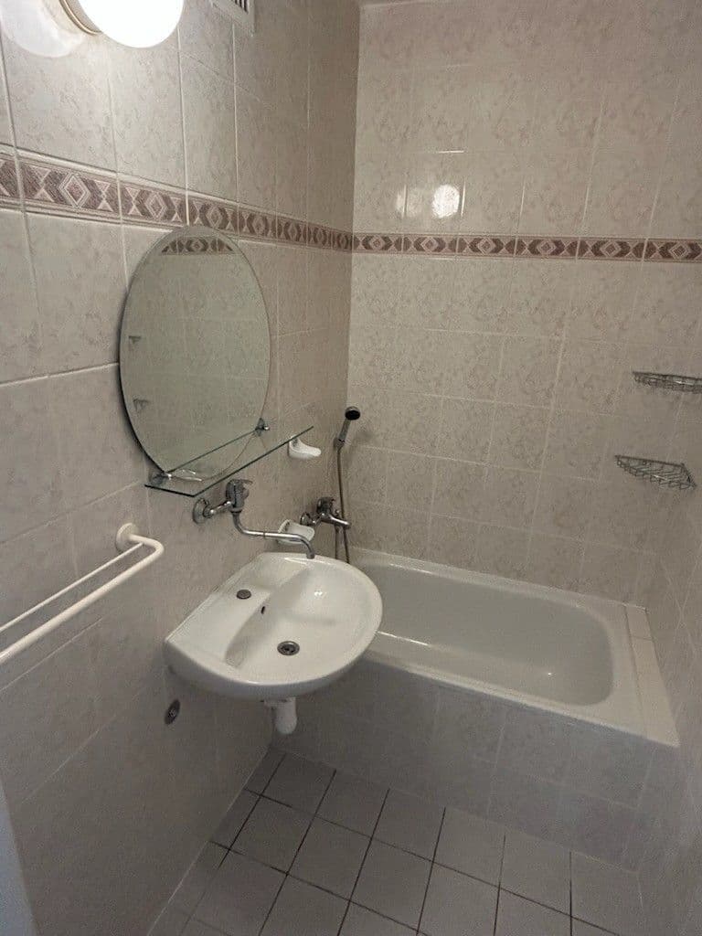 Prenájom bytu 2-izbový 43 m², Roškotova, Praha, Praha Prenájom bytu 2-izbový 43 m², Roškotova, Praha, Praha