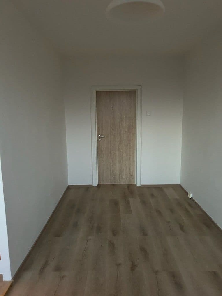 Prenájom bytu 2-izbový 43 m², Roškotova, Praha, Praha Prenájom bytu 2-izbový 43 m², Roškotova, Praha, Praha