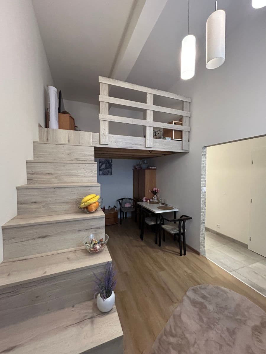 Prenájom bytu 1-izbový 34 m², Růžová, Praha, Praha Prenájom bytu 1-izbový 34 m², Růžová, Praha, Praha